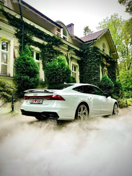 sesja w plenerze, auto do ślubu — Stach wynajem A7 — Samochody do ślubu · Kraków