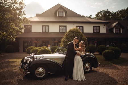 dworek, auto do ślubu — Folwark Zalesie — Sala weselna · Wieliczka