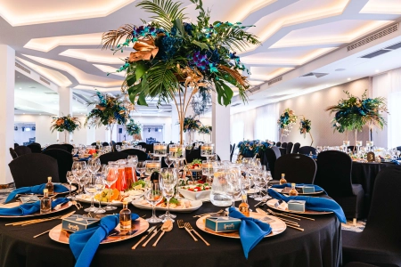 zastawa stołowa, prezenty dla gości — Green GardenHotel — Sala weselna · Falenty