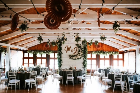 aranżacja stołu, girlandy świetlne — Hotel*** Dworek Wapionka — Sala weselna · Górzno