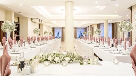 zastawa stołowa, pudrowy róż — Hotel Sylwia*** — Sala weselna · Sośnicowice