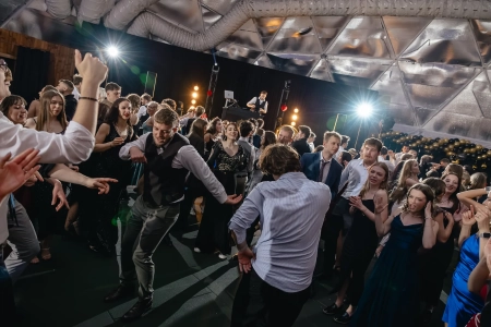 tańce — DJ ŚNIEŻNY - PEŁNE PARKIETY ✨ Miksujący DJ — Dj na wesele · Szczecin