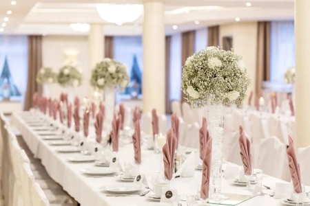 zastawa stołowa, brudny róż — Hotel Sylwia*** — Sala weselna · Sośnicowice