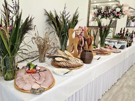 stół wiejski — Sala Perłowa- Hotel Amaryllis — Sala weselna · Swarzędz