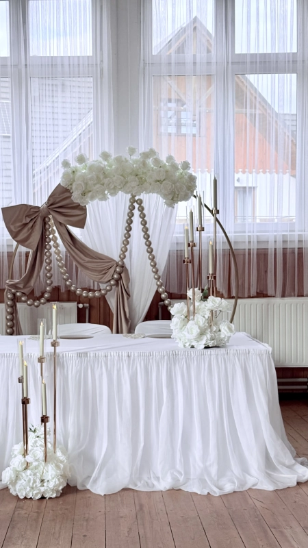 stół pary młodej — Dekoracje Ślubne Escargot — Dekoracje ślubne · Szczawnica