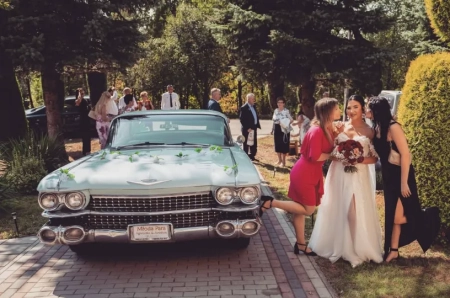 sesja w plenerze, auto do ślubu — ROYAL WEDDING CARS  Samochód na wesele — Samochody do ślubu · Krosno