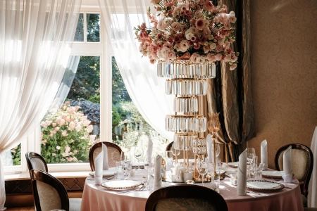 zastawa stołowa, pudrowy róż — Rezydencja Luxury Hotel **** — Sala weselna · Piekary Śląskie