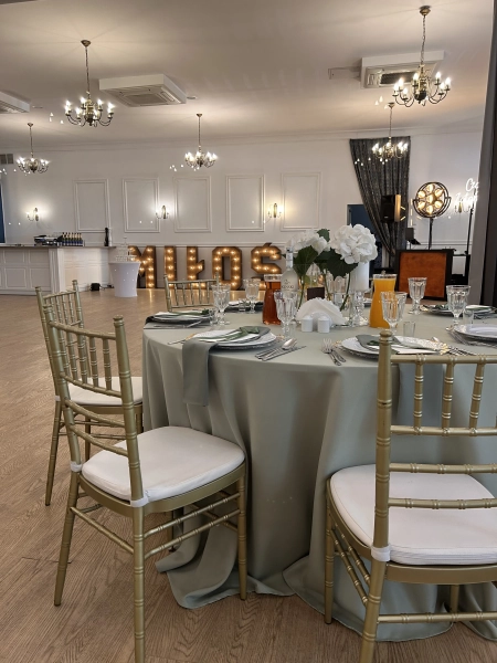 zastawa stołowa — Restauracja Rzemiosło Smaku — Sala weselna · Spała