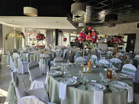 aranżacja stołu, zastawa stołowa — Restauracja Hole In One — Sala weselna · Toruń