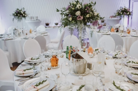 zastawa stołowa — Mercure Wiązowna Brant Hotel — Sala weselna · Wiązowna