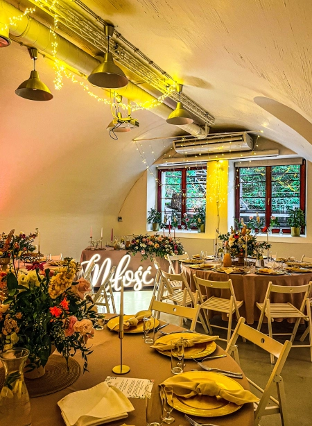 girlandy świetlne, napis neonowy — Pół na Pół — Sala weselna · Warszawa