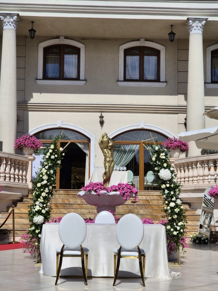 pałac, stół pary młodej, ślub w plenerze — Curly Creations Events — Konsultantka ślubna · Lublin