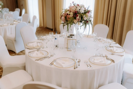 zastawa stołowa — Z-Hotel Business & Spa — Sala weselna · Otwock