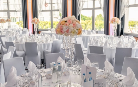 zastawa stołowa, pudrowy róż — Sheraton Sopot Hotel — Sala weselna · Sopot