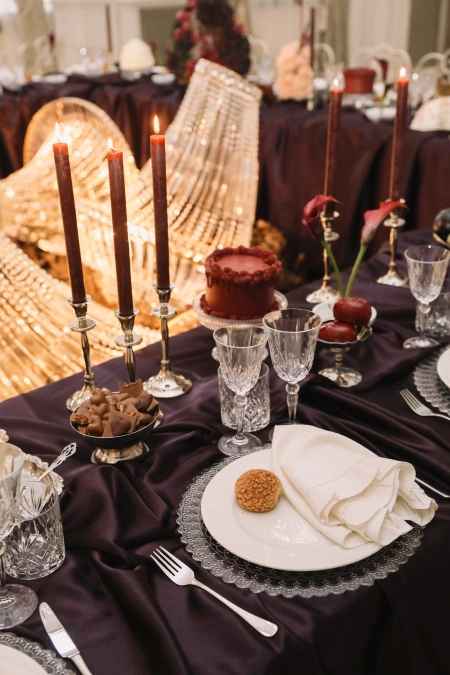 zastawa stołowa, świece, tort weselny — La Belle Wedding — Konsultantka ślubna · Kościerzyna