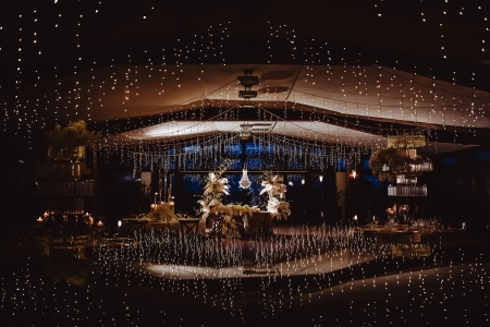 stół pary młodej, świece — Dwór w Tomaszowicach — Sala weselna · Tomaszowice