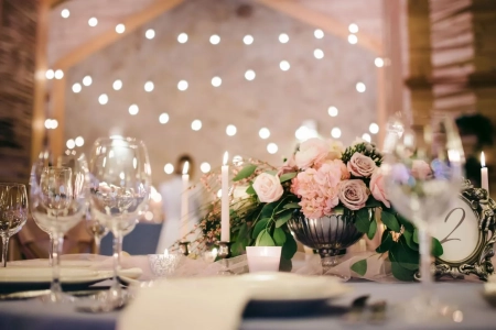 girlandy świetlne, świece — Restauracja - Sala Bankietowa BATORY — Sala weselna · Łódź
