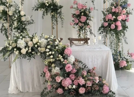 stół pary młodej, pudrowy róż — Szklane Historie. Wedding — Dekoracje ślubne · Bielsk Podlaski