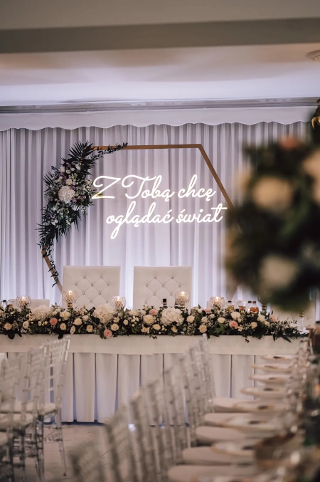 stół pary młodej — Bella Donna Event & Wedding Planner — Sala weselna · Zegrze