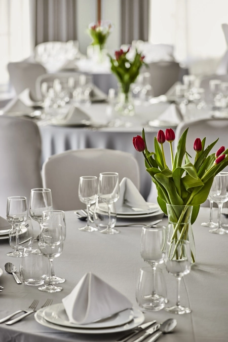 zastawa stołowa — Sheraton Poznań Hotel — Sala weselna · Poznań
