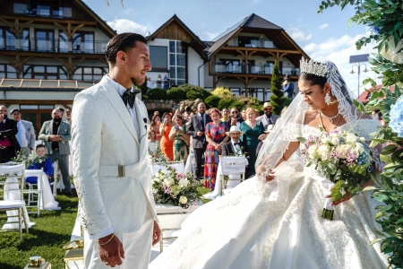 ślub w plenerze, ceremonia plenerowa, welon — Wichrowe Wzgórze Resort & Spa — Sala weselna · Chmielno