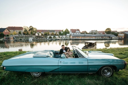 auto do ślubu — Kapitańskie Sale Weselne by Strażyńscy — Sala weselna · Oława