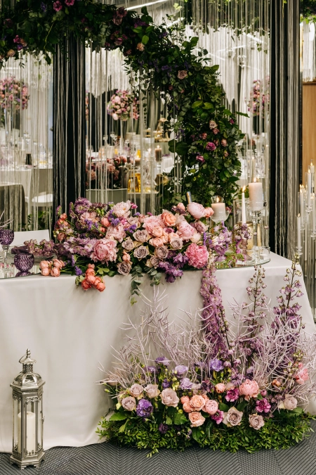 stół pary młodej, świece — POZIOM 511 JURA WELLNESS HOTEL & SPA — Sala weselna · Ogrodzieniec
