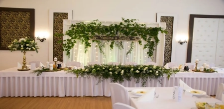 stół pary młodej — Studio 2000 Hotel Nad Czernicą *** — Sala weselna · Czarne