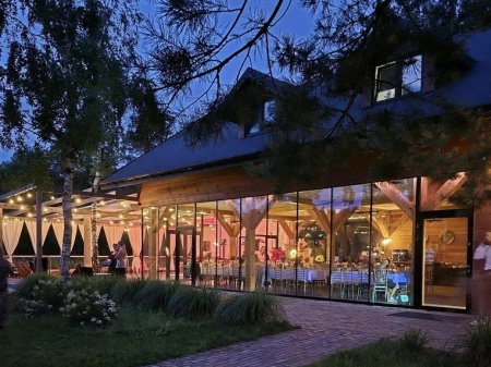 girlandy świetlne — Osada Natura Agroturystyka — Sala weselna · Kłoczew