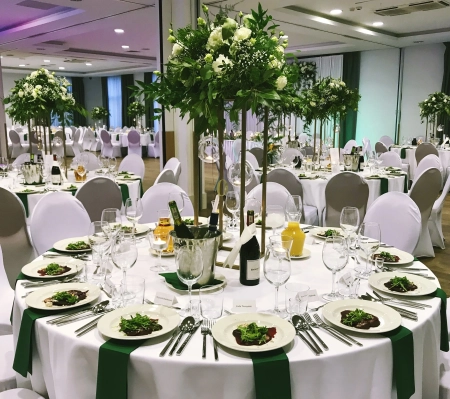zastawa stołowa — Mercure Wiązowna Brant Hotel — Sala weselna · Wiązowna