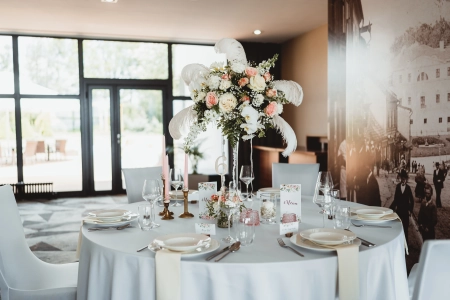 pudrowy róż — Hotel Mercure Cieszyn - Restauracja — Sala weselna · Cieszyn