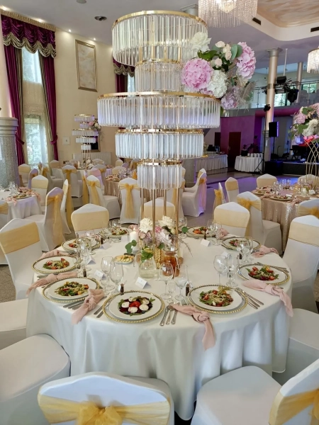 zastawa stołowa — Hotel Pietrak Wągrowiec — Sala weselna · Wągrowiec