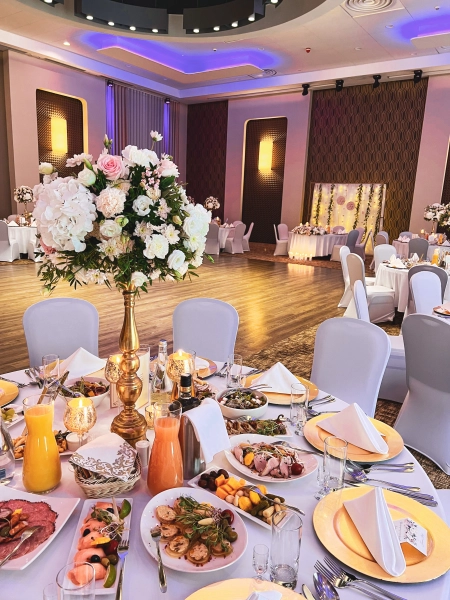 zastawa stołowa — Z-Hotel Business & Spa — Sala weselna · Otwock
