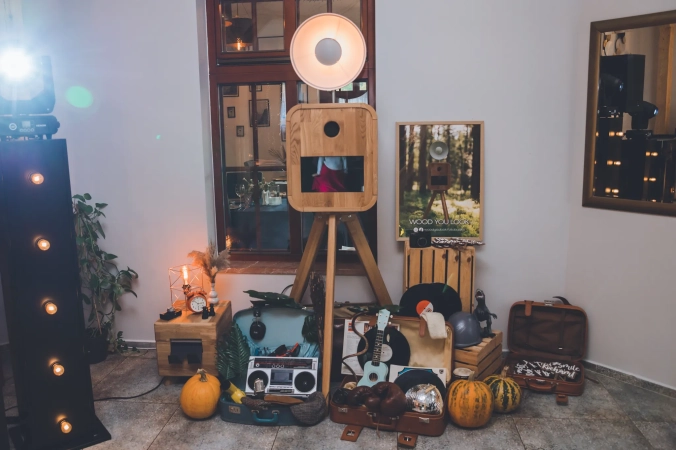 Wood You Look - fotobudka drewniana - Katalog główny - 0